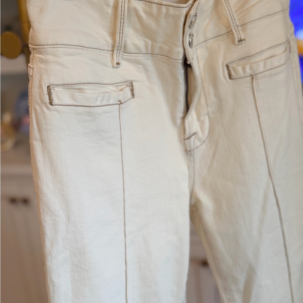 Frame Le High Flare Jeans in Cream - Picture 8 of 14